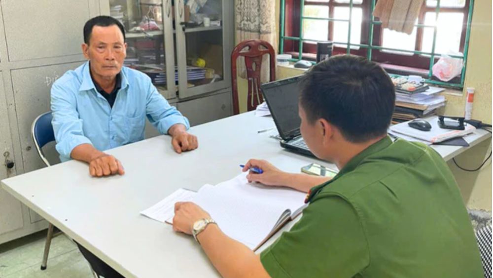 Nguyễn Đức Khiêm, 67 tuổi, ra đầu thú sau 40 năm trốn truy nã, từng 4 lần đổi tên và thay đổi nơi cư trú để tránh bị phát hiện.