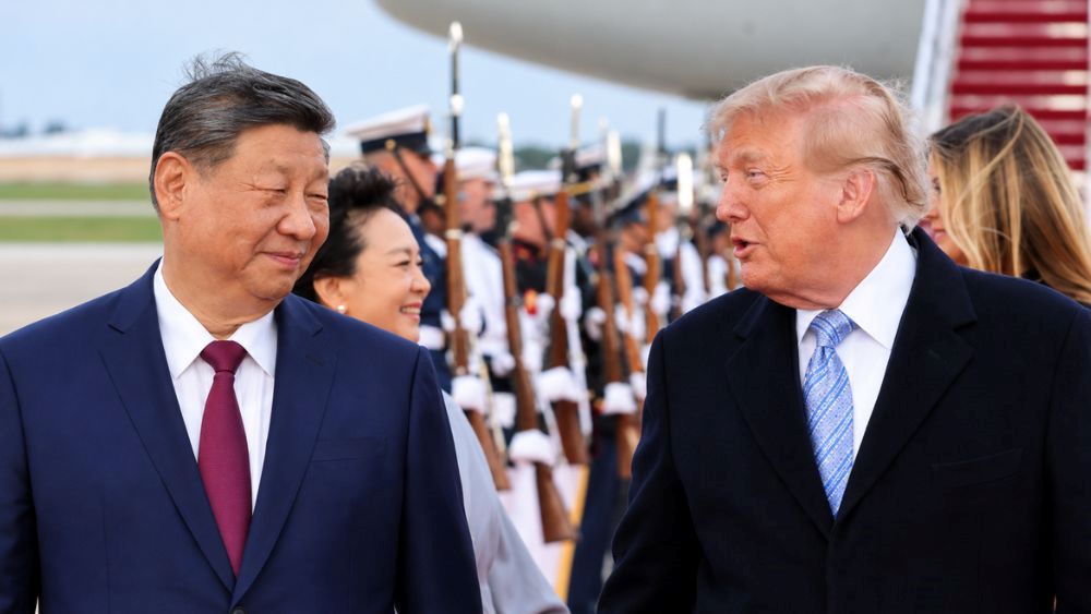 Ông Trump cho biết Mỹ và Trung Quốc đều phản đối quản lý chặt AI, trong bối cảnh hai nước bắt đầu đối thoại về công nghệ này.