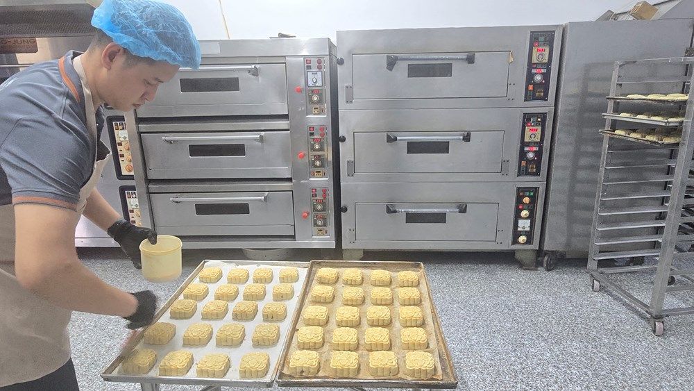 Bánh Trung thu truyền thống Hải Phòng được sản xuất theo quy trình chú trọng vệ sinh, an toàn thực phẩm, giữ hương vị đặc trưng.