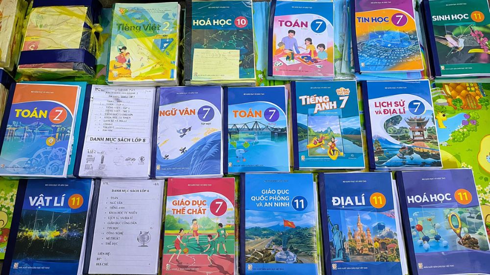 Phát hiện tiệm photocopy ở Ninh Bình tự in, bày bán sách giáo khoa từ lớp 1 đến 12. Cơ quan chức năng đã kiểm tra, xử lý vụ việc.