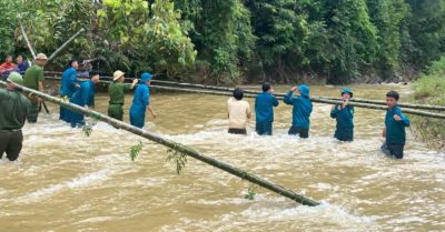 Nghệ An khẩn trương mở đường, bắc cầu tạm giúp người dân và học sinh
