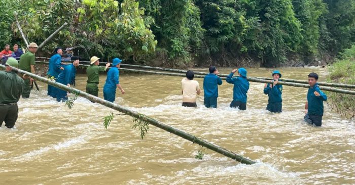 Nghệ An khẩn trương mở đường, bắc cầu tạm giúp người dân và học sinh
