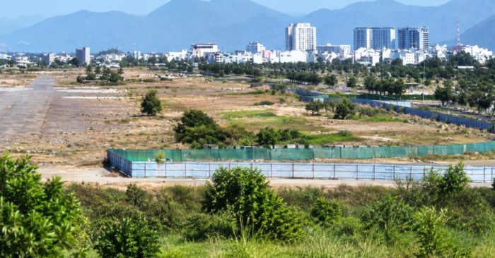 Thi hành án Quân khu 5 làm việc với Nguyễn Văn Hậu và Công ty Phúc Sơn, liên quan vụ án tại dự án khu sân bay Nha Trang cũ