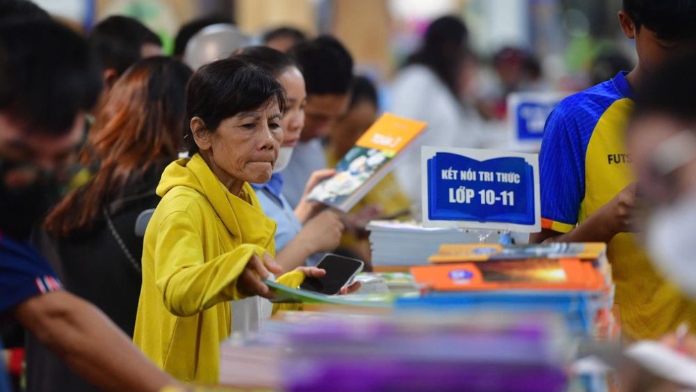 Thiếu gần 4 triệu cuốn sách giáo khoa trên cả nước, Bộ Giáo dục nhận trách nhiệm và yêu cầu bổ sung ngay số sách còn thiếu.