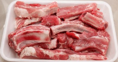 Giá heo nhập khẩu giảm sâu, người nuôi trong nước thêm khó