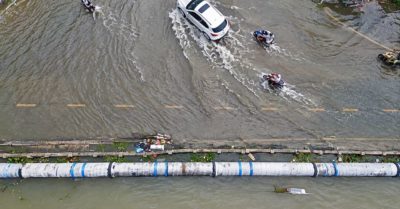 Mực nước tăng khi thời tiết phân hóa mạnh
