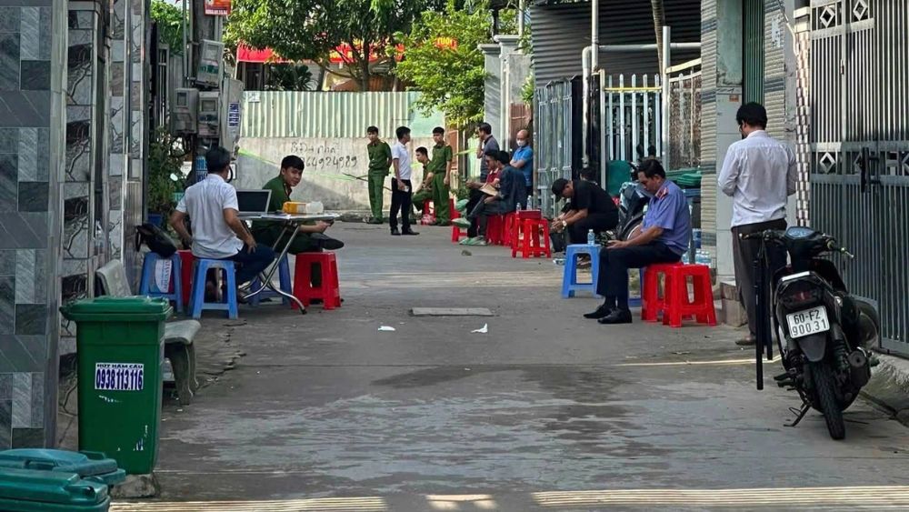 Vụ án mạng Đồng Nai khiến 3 mẹ con tử vong, người chồng bị thương nặng. Công an đang phong tỏa, khám nghiệm hiện trường để điều tra.