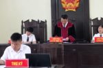 Chặn xe nghi bị đuổi đánh, thợ hút bể phốt vung dao chém người