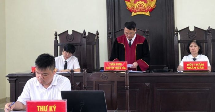 Trịnh Quốc Cơ lĩnh 2 năm 9 tháng tù sau khi chém người khác bị thương, tại phiên tòa sơ thẩm của TAND tỉnh Ninh Bình.