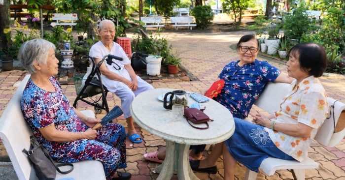 Việt Nam già hóa nhanh, đặt ra yêu cầu sống khỏe, duy trì khả năng vận động và tự chăm sóc đến cuối đời.