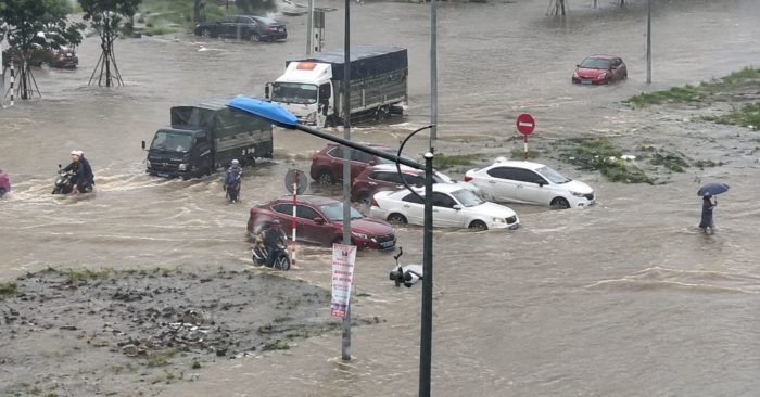 Vinh ngập nặng sau trận mưa hơn 300 mm