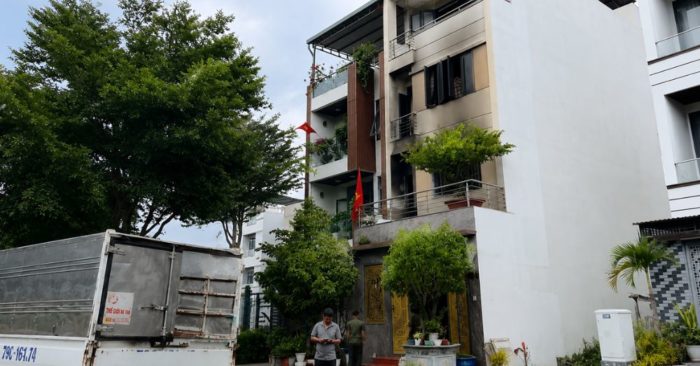 Vụ cháy ở Nha Trang khiến hai phụ nữ tử vong sau khi mắc kẹt trong căn nhà 4 tầng tại khu đô thị An Bình Tân.