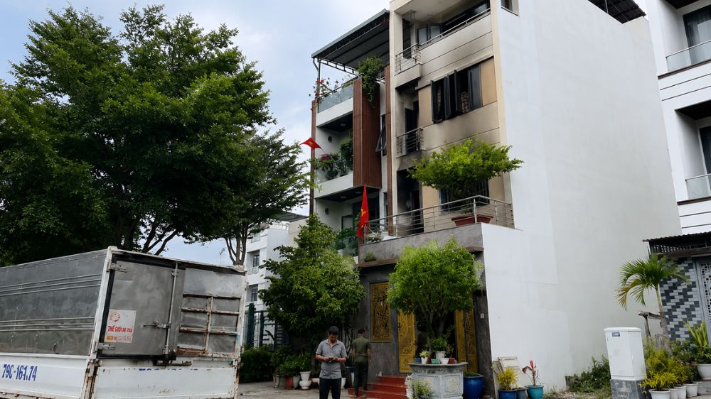 Vụ cháy ở Nha Trang khiến hai phụ nữ tử vong sau khi mắc kẹt trong căn nhà 4 tầng tại khu đô thị An Bình Tân.