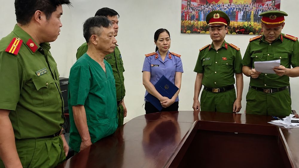 Loạt giám đốc, bác sĩ bị khởi tố, trong đó có Vũ Văn Trình ở Ninh Bình. Hồ sơ bệnh án được chỉ ra là mắt xích trong nhiều vụ án.