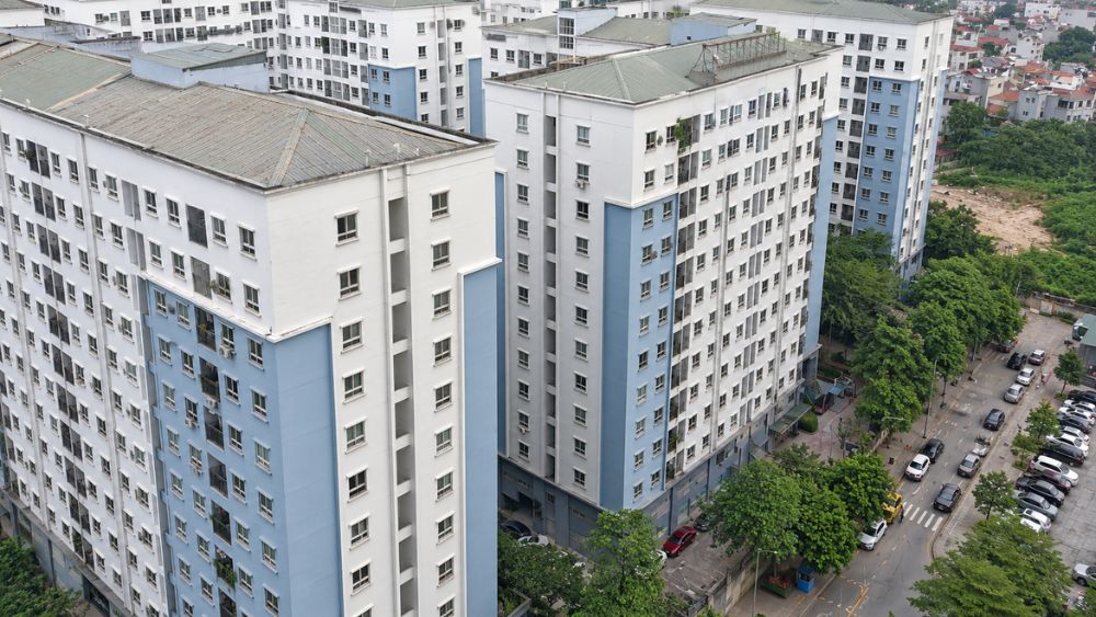 Cháy chung cư Ecohome 1 ở Hà Nội sáng 2/10, lực lượng PCCC nhanh chóng có mặt, phối hợp khống chế đám cháy tại tầng 10.