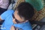 Tài xế xe khách bị phạt vì vừa lái xe vừa nghe điện thoại